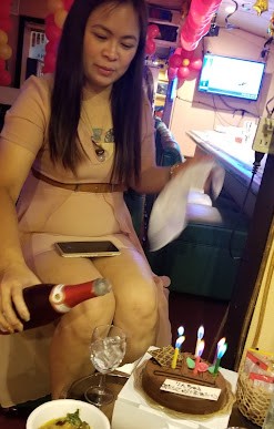 アリス　店内　ママ